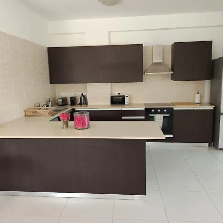 With Amazing Location Appartement