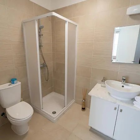 With Amazing Location Apartament Larnaca