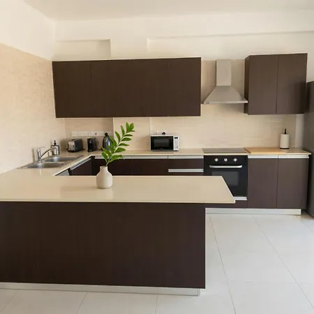 With Amazing Location Apartament Larnaca